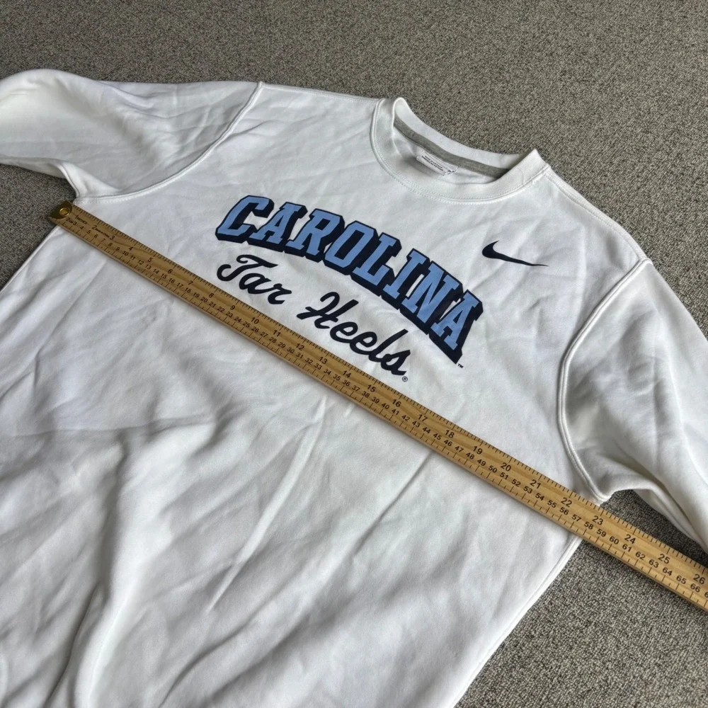 North Carolina Nike Sweatshirt Mens M White NCAA Basketball Tar Heels Crewneck